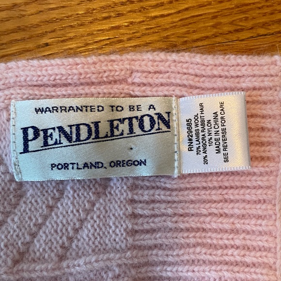 PENDLETON Pink Lambswool & Angora Authentic Pretty Cable Fall or Winter Scarf - Picture 2 of 6